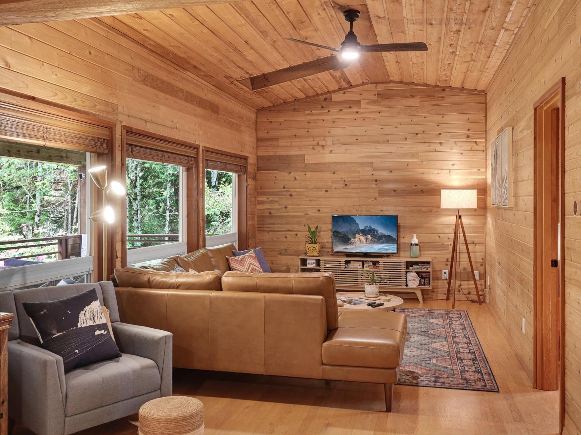 Woods Waves: Luxury Coast Cabin King Beds Pets Tillamook Buitenkant foto