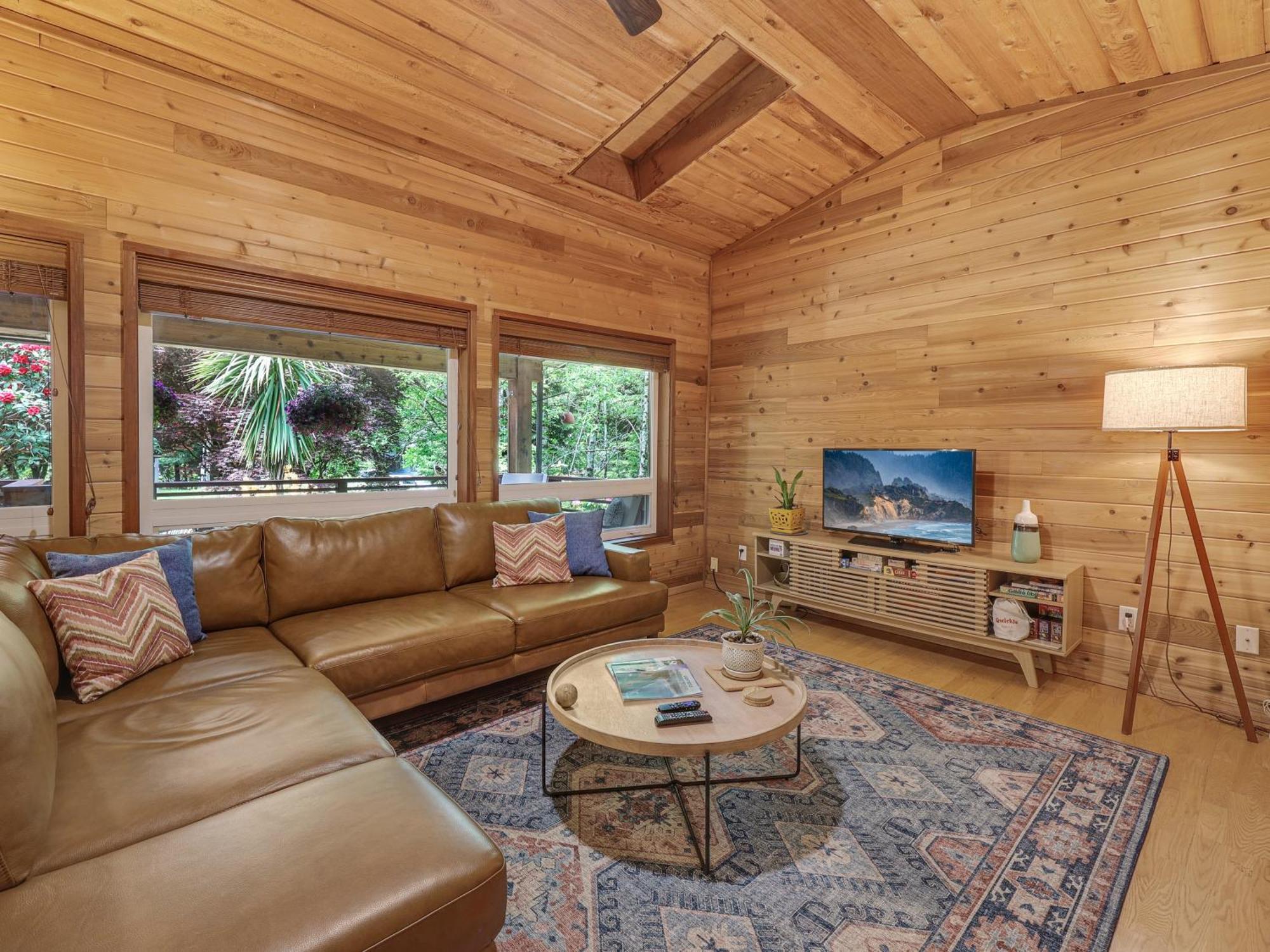 Woods Waves: Luxury Coast Cabin King Beds Pets Tillamook Buitenkant foto