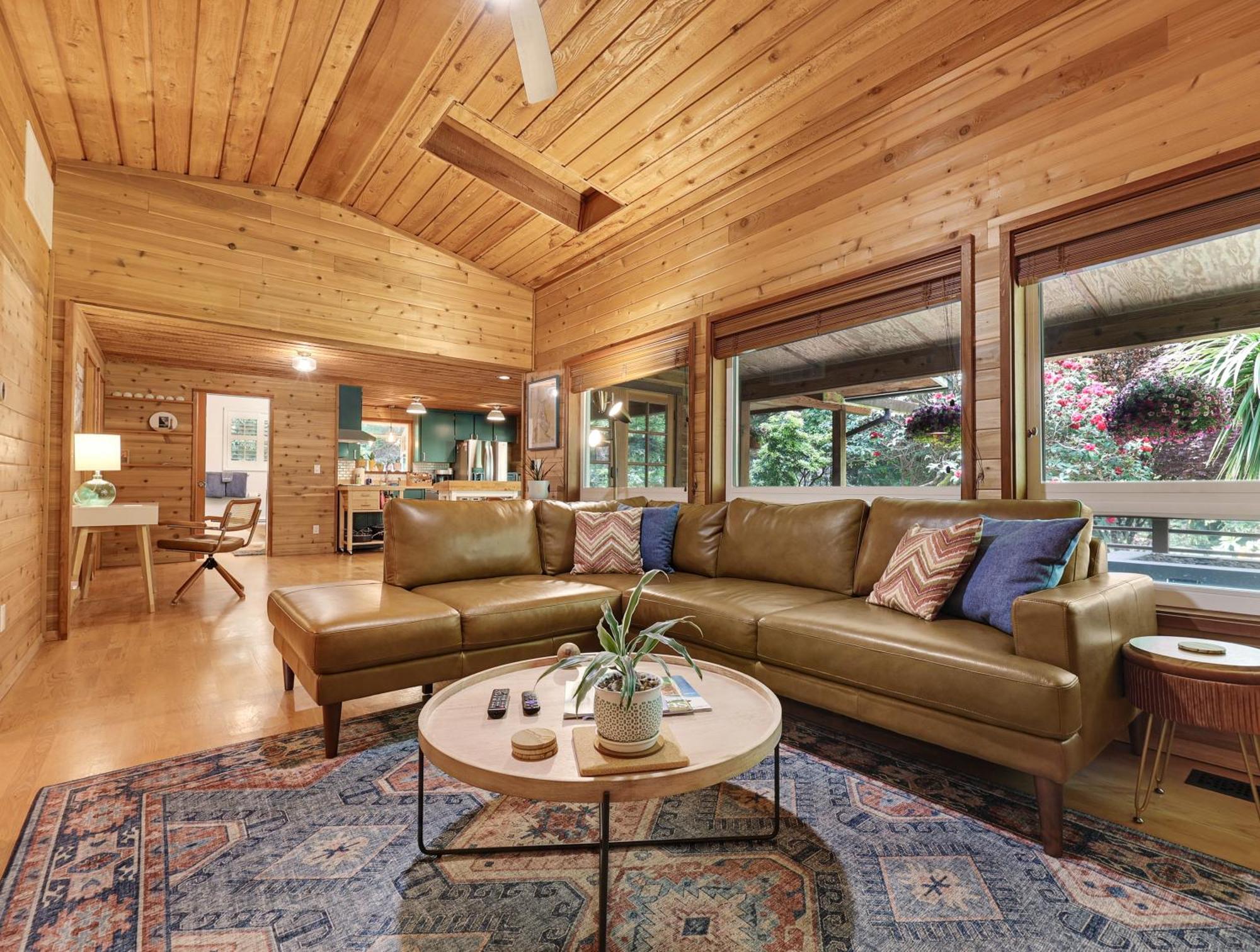 Woods Waves: Luxury Coast Cabin King Beds Pets Tillamook Buitenkant foto