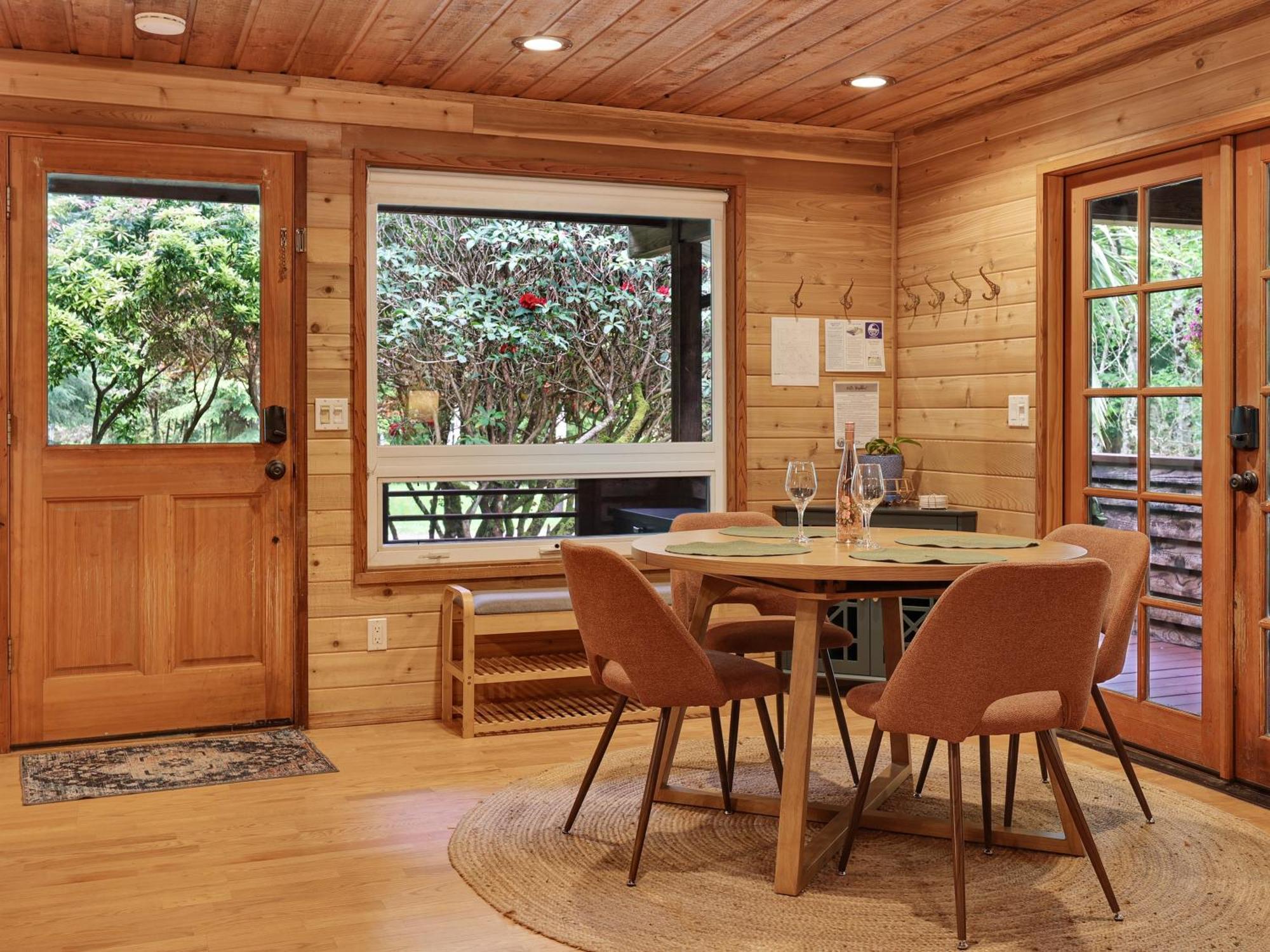 Woods Waves: Luxury Coast Cabin King Beds Pets Tillamook Buitenkant foto